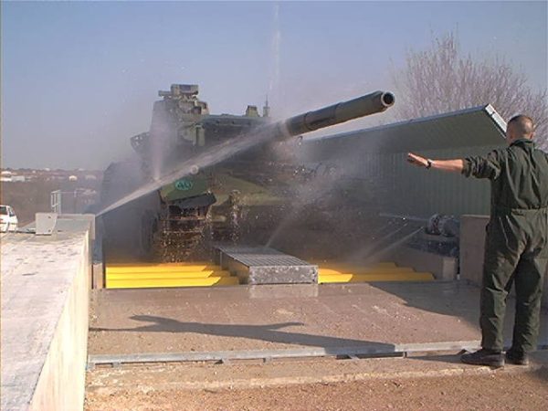 Aire de lavage véhicules militaire