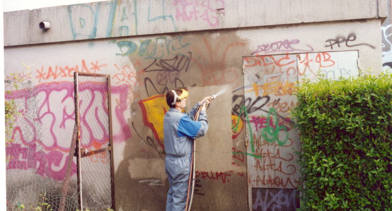 Removal-of-graffiti-with-hidrogommeuse-scaled.jpg