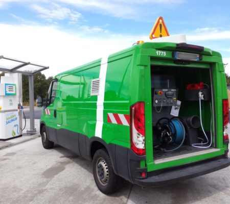 Independent cleaning unit