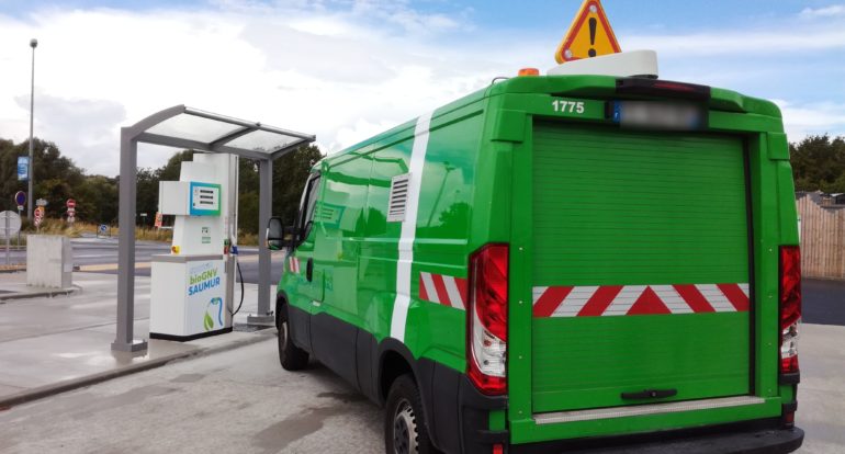 Vehicule-lavage-a-afaible-emission-CO2-scaled.jpg