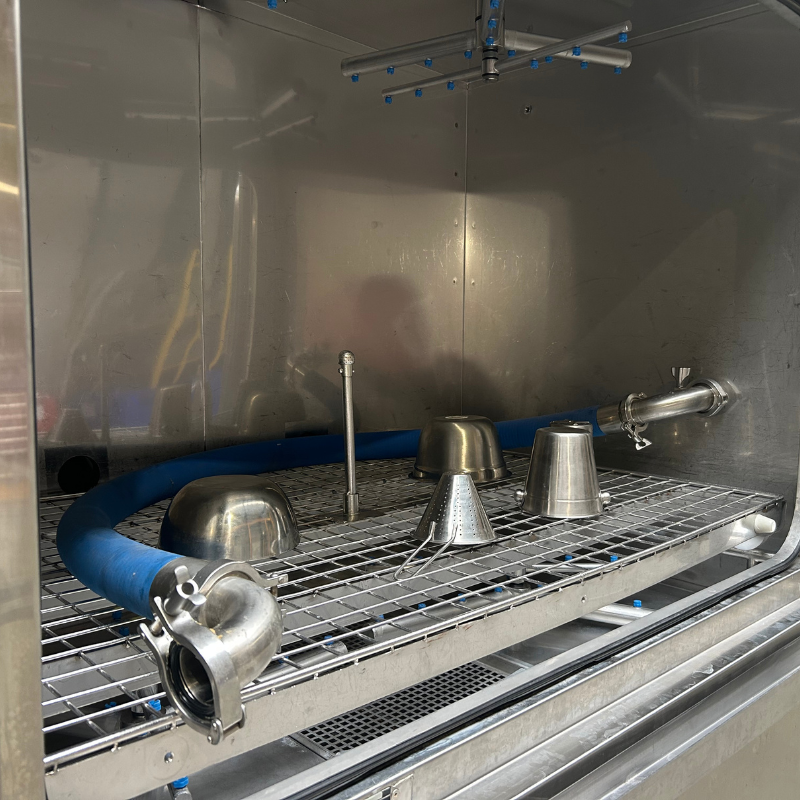 Machine à laver les ustensiles et les flexibles