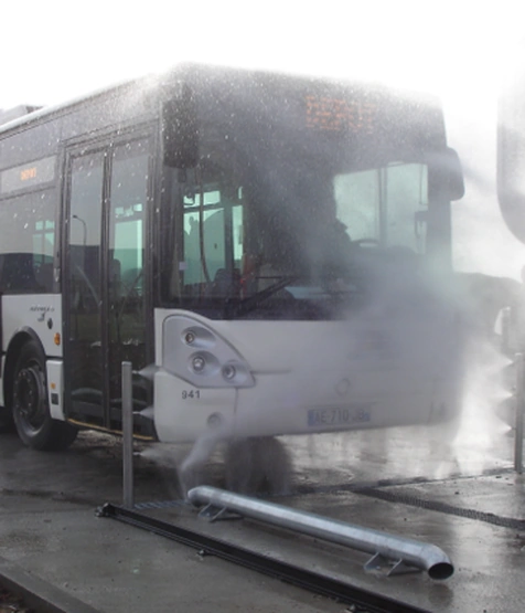 Lavage châssis au défilé construit par Montanier pour le lavage des bus et camions