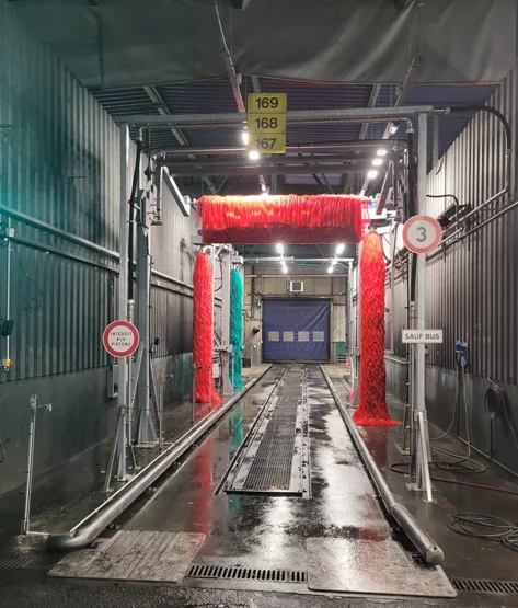 Tunnel de lavage bus construit par Montanier pour le lavage des bus